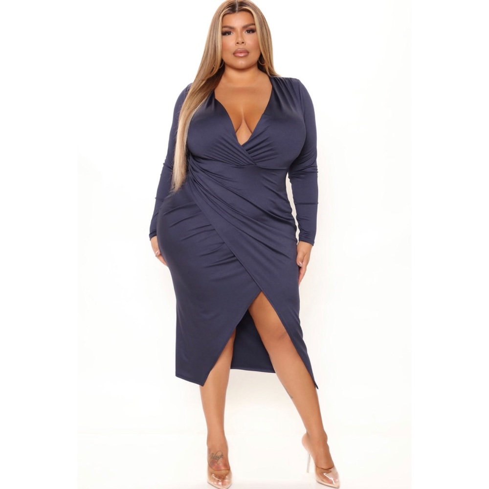 Eyes on me ruched midi dress - Navy Blue